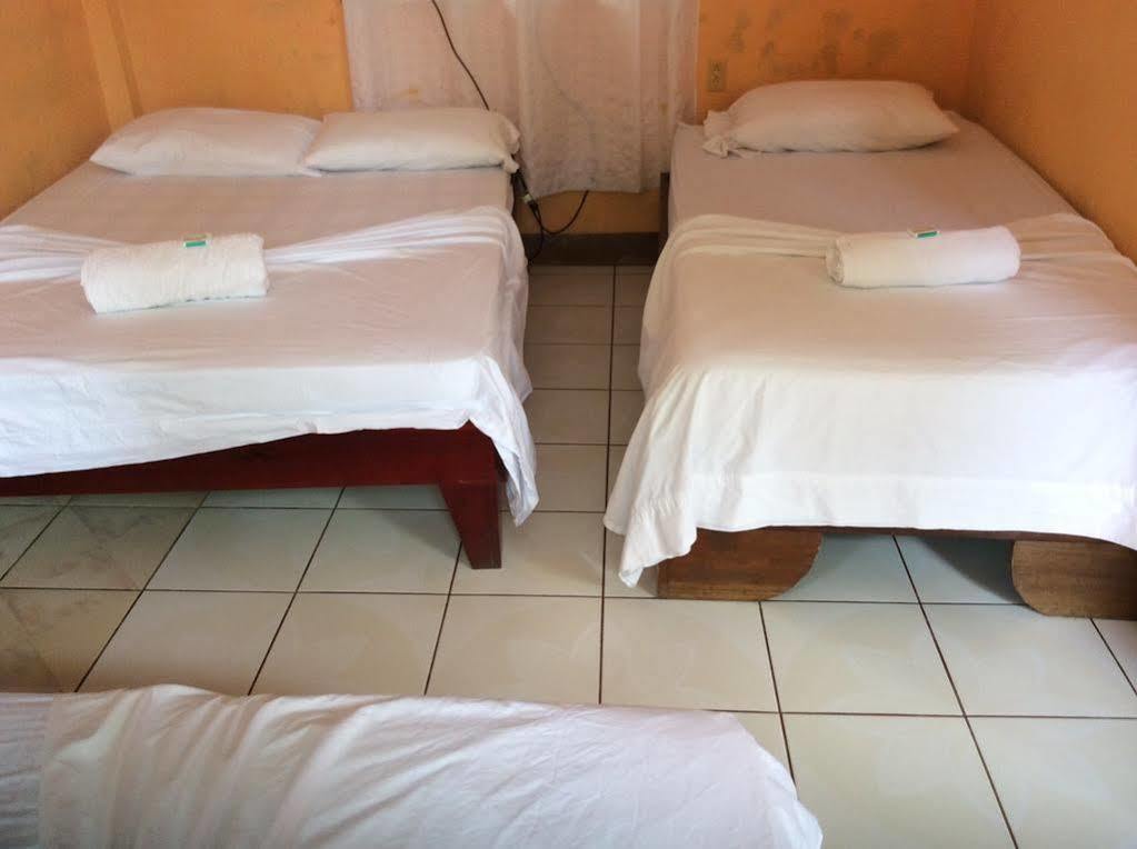 Cabinas El Muellecito Тортугеро Екстер'єр фото